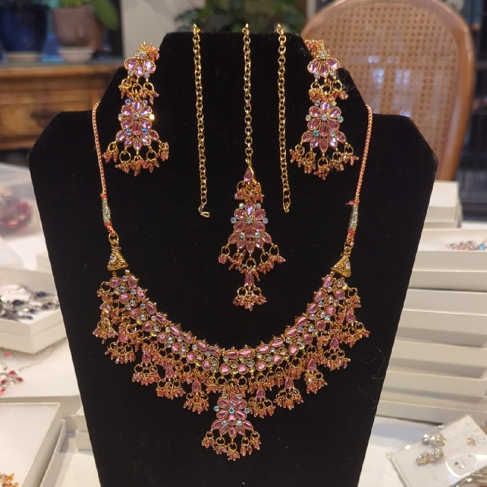 Elegant Gold and Pink Floral Jewelry Set